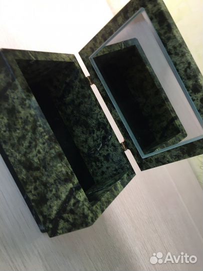 Шкатулка из змеевика