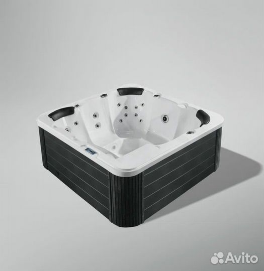 Гидромассажный спа бассейн