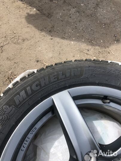 Michelin X-Ice North 4 225/55 R17