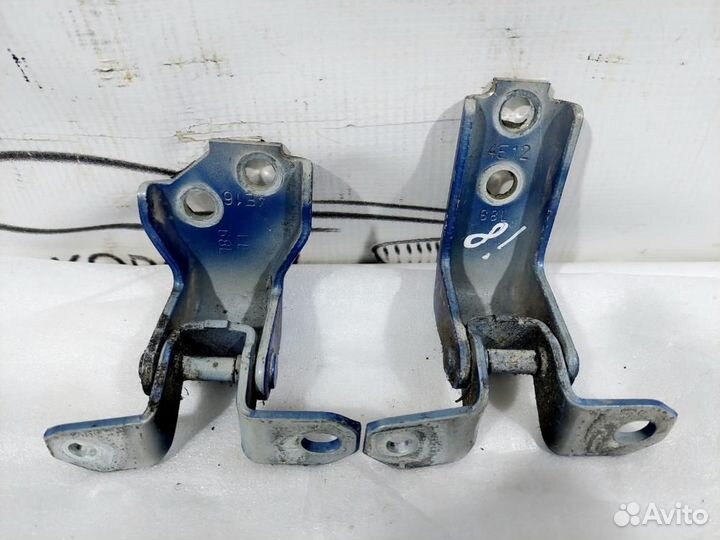 Петли двери передней левой SX4 2013 Suzuki SX4