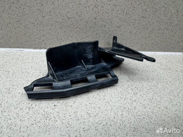 Кронштейн (сопут. товар) правый Mitsubishi Asx