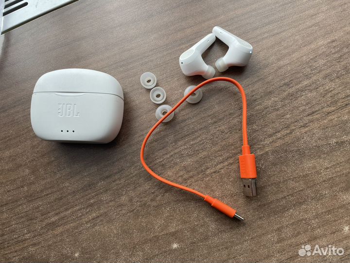 Беспроводные наушники JBL 215tws