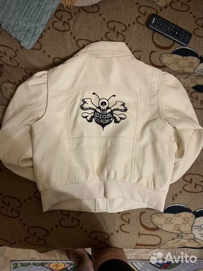 Кожаная куртка 42