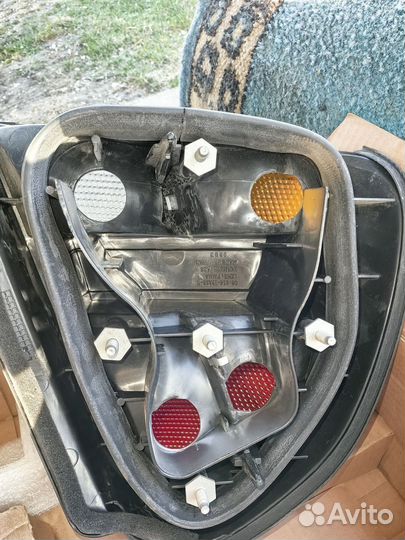 Фары на Mitsubishi Carisma