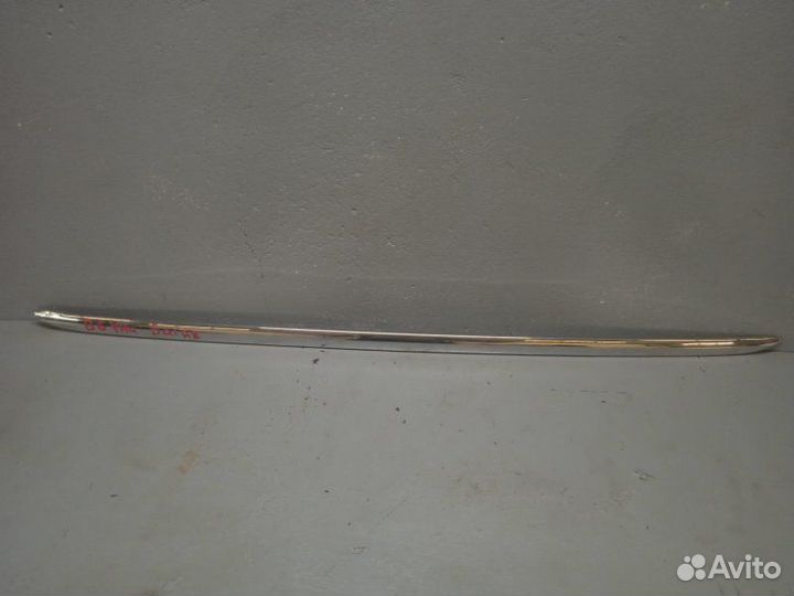 Молдинг крышки багажника Volkswagen Passat B6