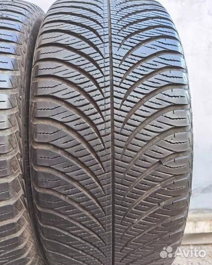 Goodyear Vector 4Seasons 235/55 R17 103V