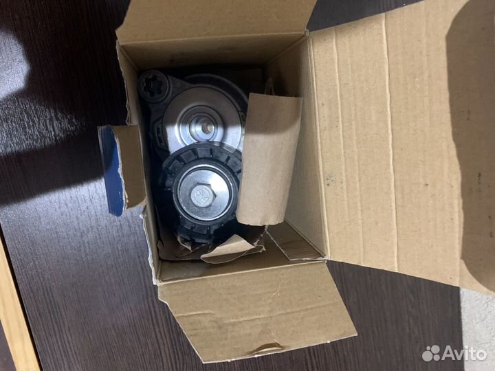 Натяжитель приводной ремень Dayco Volvo 31330379