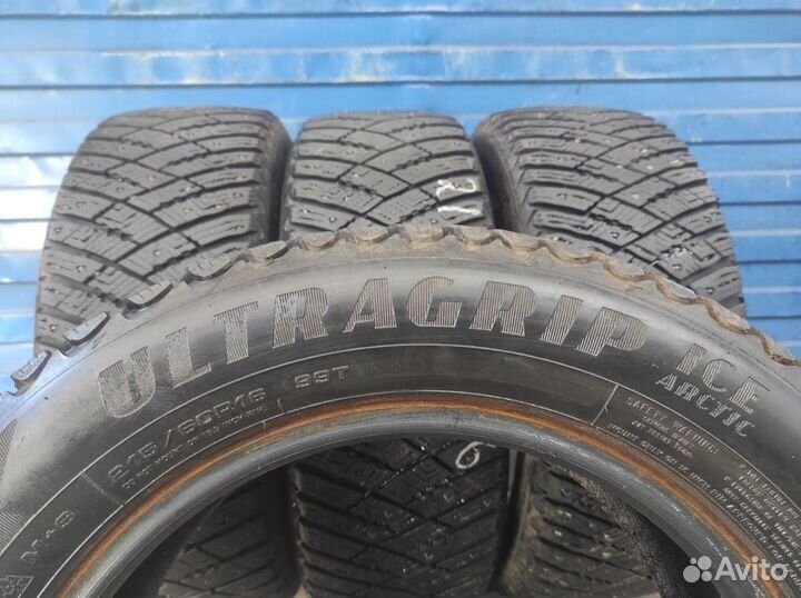 Goodyear Ultragrip Ice Arctic 215/60 R16 99T