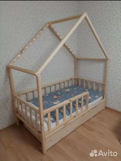 Детская кровать домик. Новая