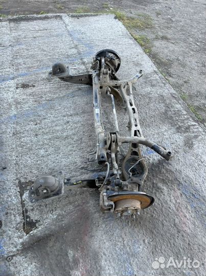 Задняя балка рычаг ступица Skoda Yeti