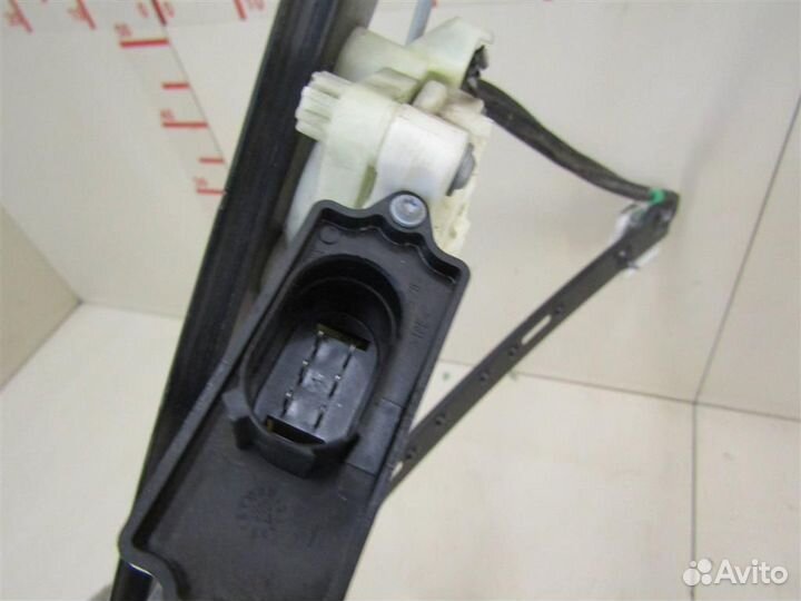 Стеклоподъемник электр. передний правый BMW X3 E8