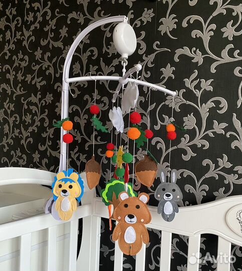 Мобиль с фетровыми игрушками