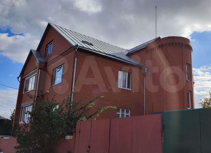 Коттедж 660 м² на участке 5,5 сот.