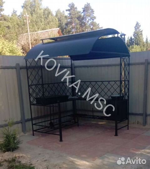 Мангал с крышей