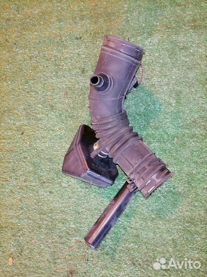 Патрубок воздушного фильтра 17881-28140 Toyota Cam