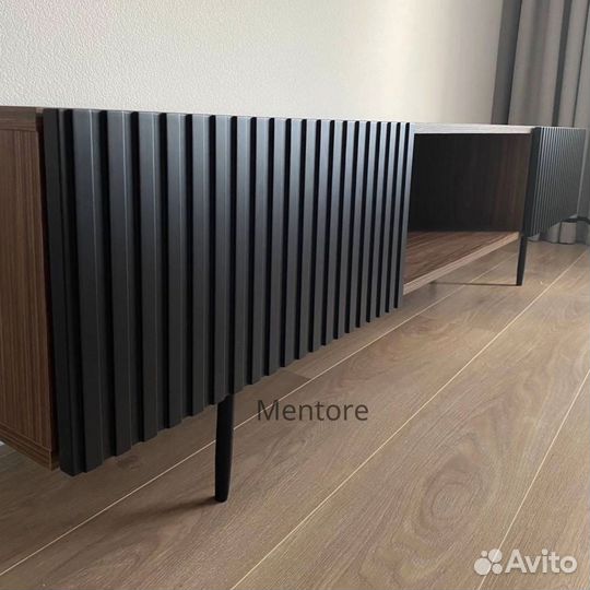 Тумба тв Batista на опорах (с дверцами)