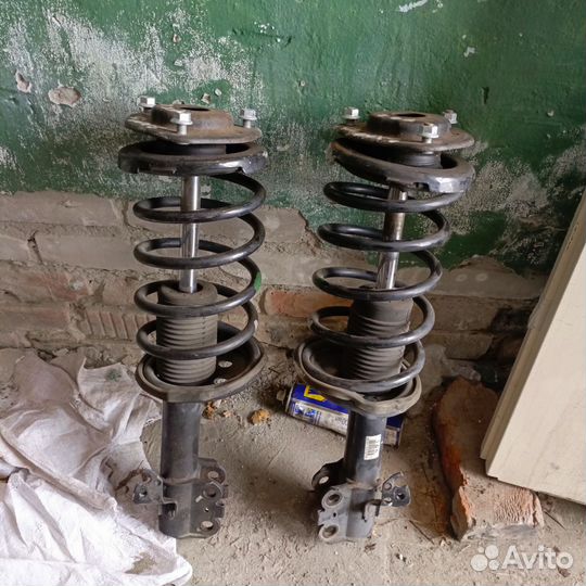 Передние стойки Toyota