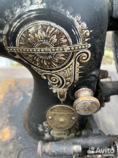 Швейная машина Singer