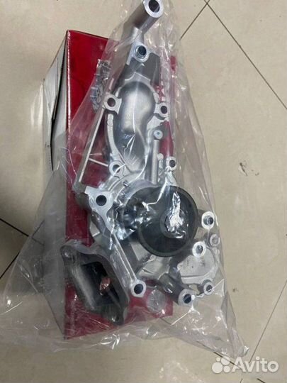 Насос водяной Toyota Land Cruiser 200