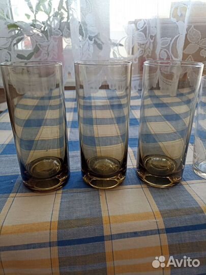 Стаканы из коричневого стекла