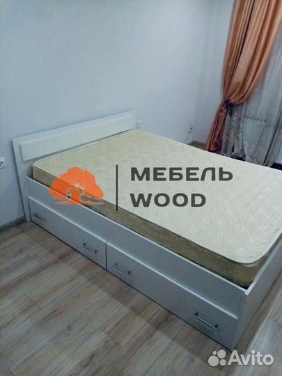 Кровать