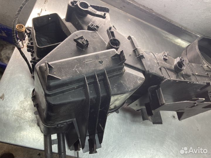 Корпус печки с радиатором Ауди 80 b3