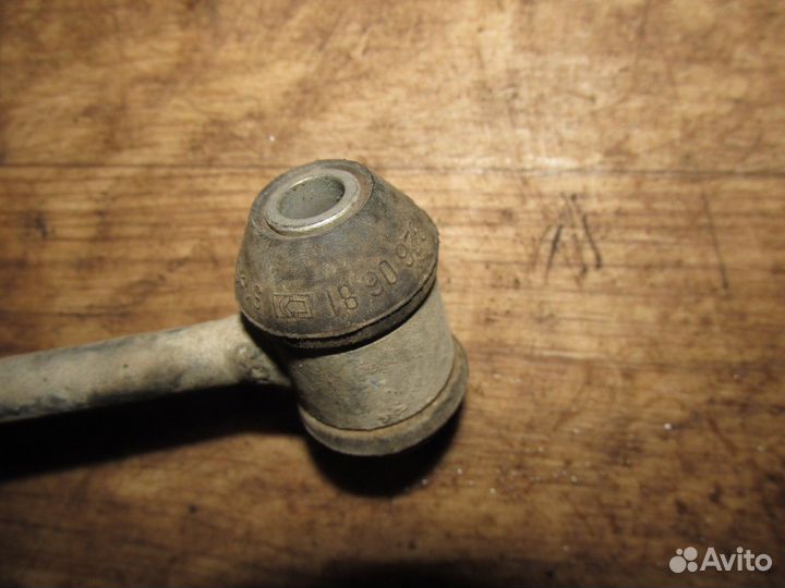 Стойка заднего стабилизатора правая