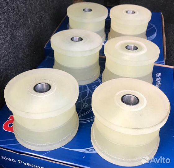 Сайлентблоки задней балки Chrysler 300C