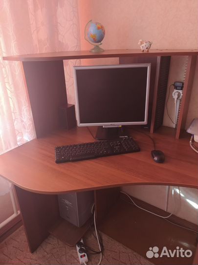 Компьютерный стол