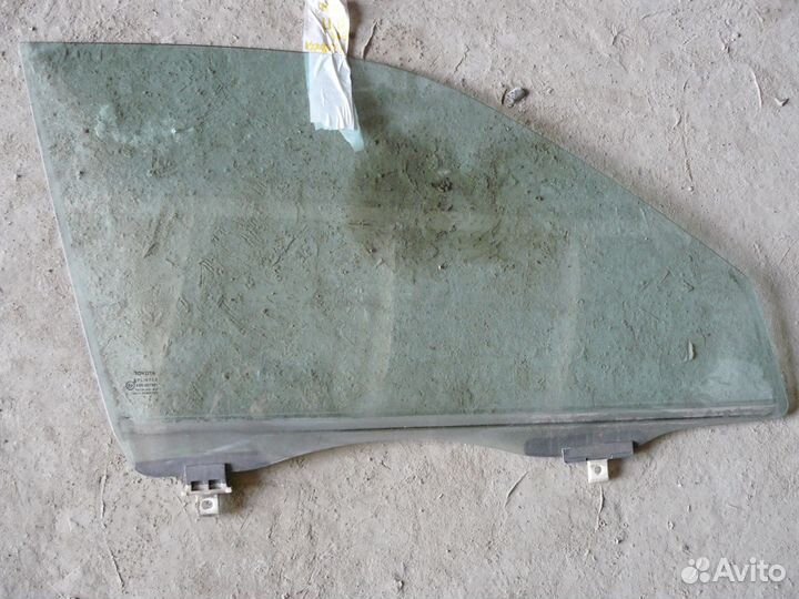 Стекло двери передней левой Toyota Corolla Е11