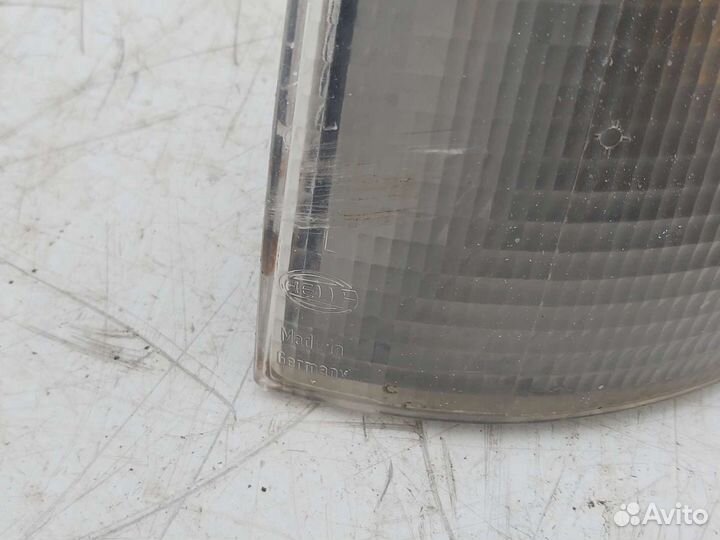 Поворотник передний левый Volkswagen Passat b3