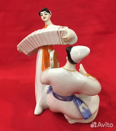Статуэтка фарфоровая. Перепляс с Бубном. СССР