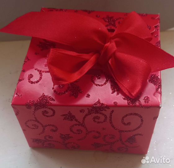 Коробка подарочная с лентой