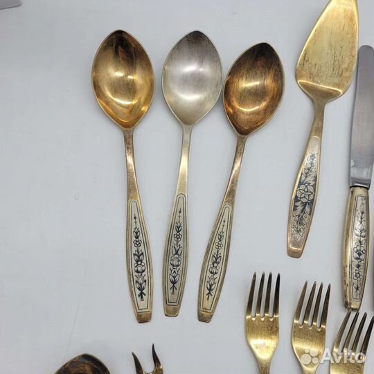 Серебряные столовые приборы