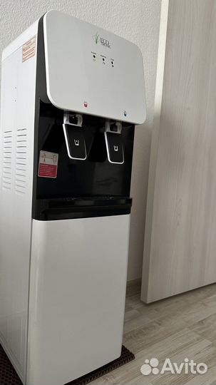 Кулер для воды напольный