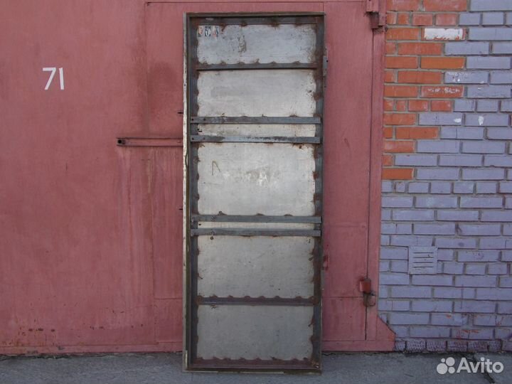 Дверь из нержавеющей стали