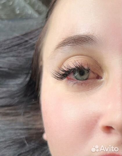Модель на наращивание ресниц