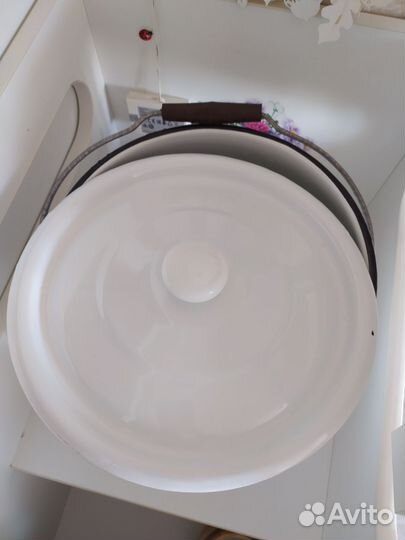 Эмалированное ведро с крышкой