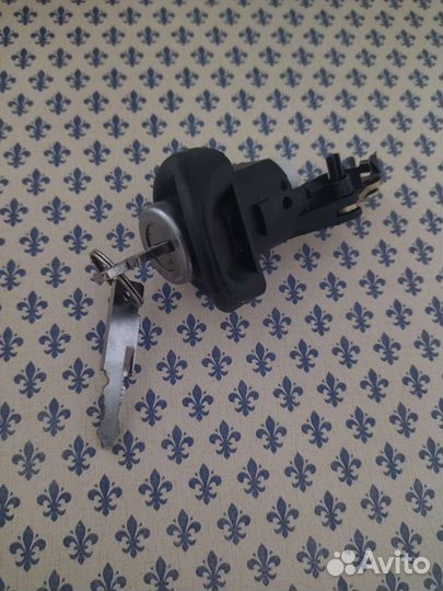 Личинка замка багажника Рено Логан 1