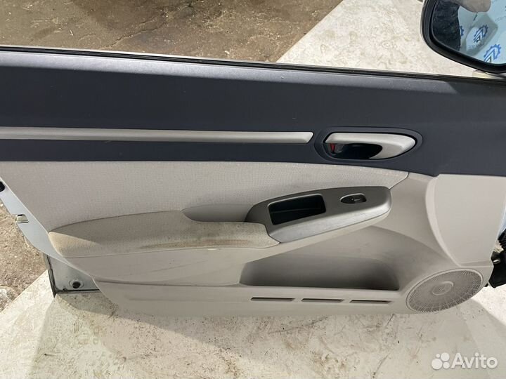 Дверь передняя левая Honda Civic 1 2005-2009