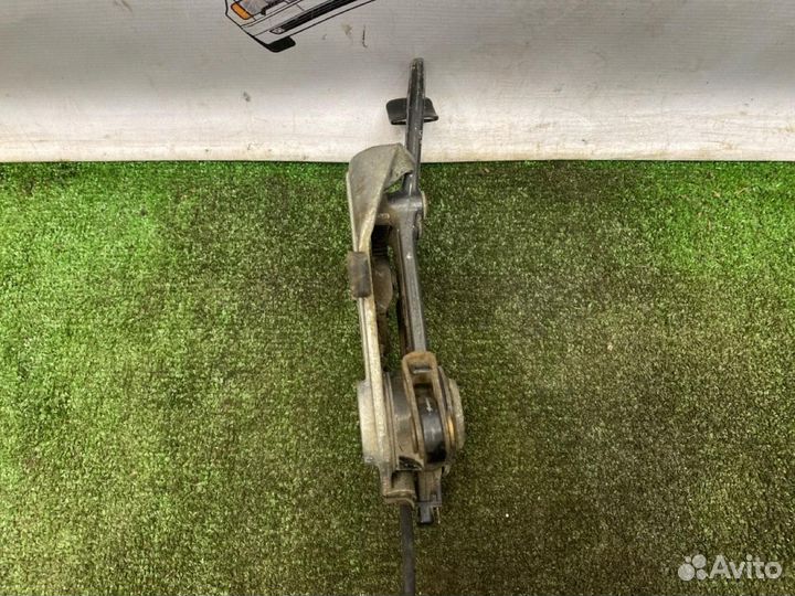 Педаль стояночного тормоза Mercedes-Benz