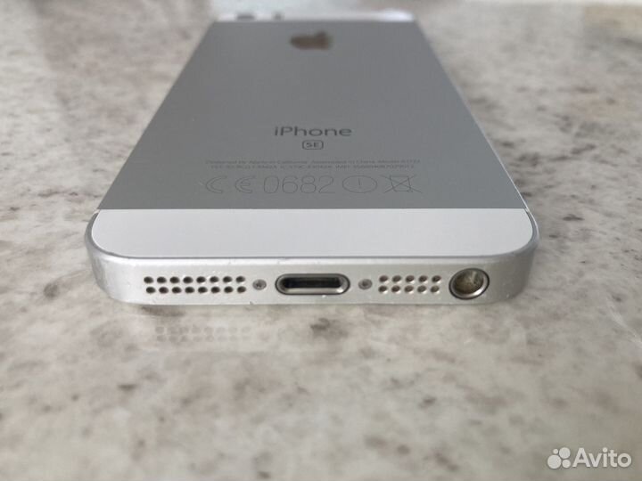 iPhone SE, 32 ГБ