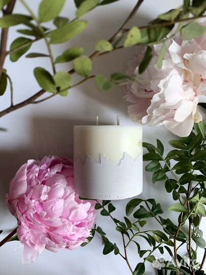 Свеча на бетоне из соевого воска