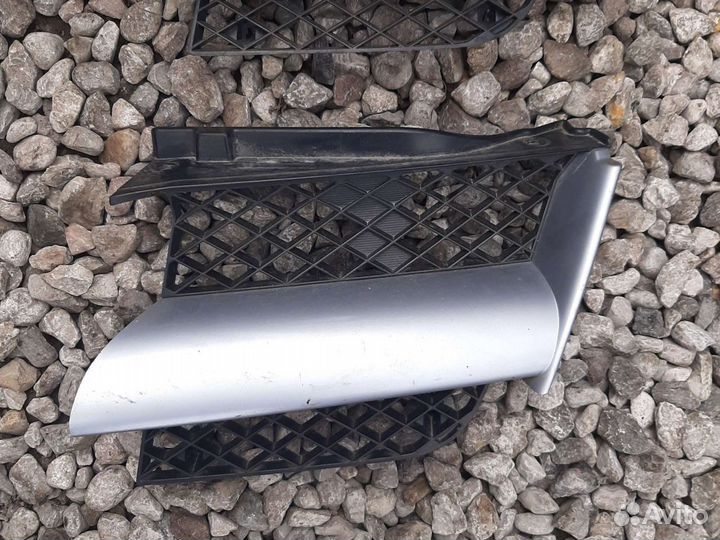 Решетка радиатора Мицубиси Аутлендер 1 левая