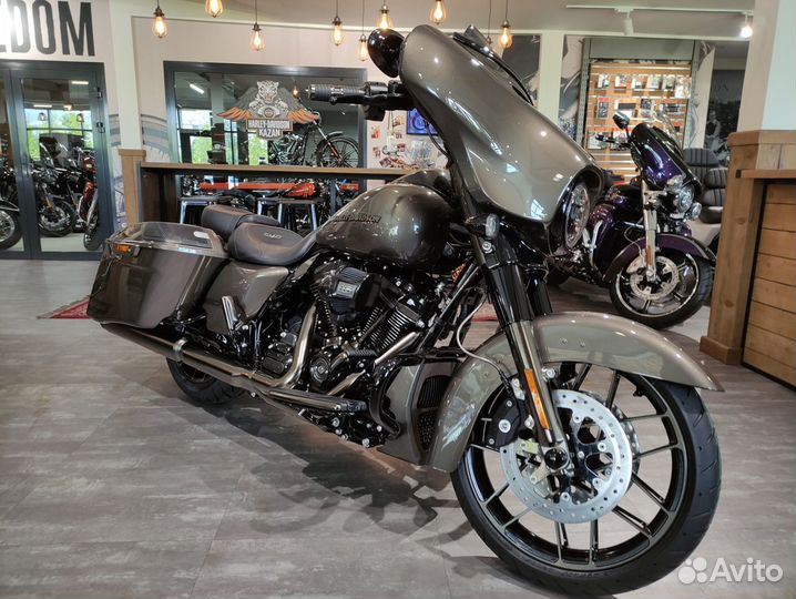 CVO Street Glide 2021 Bronze Armor