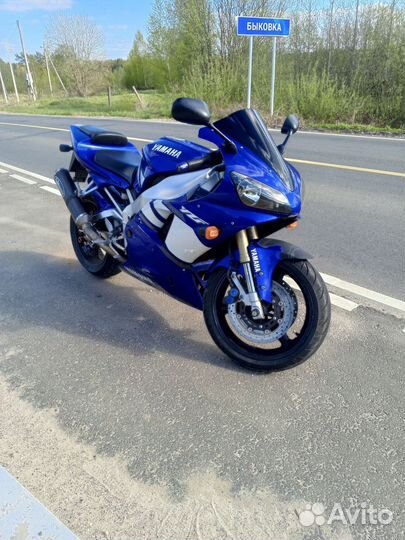 Yamaha YZF R1