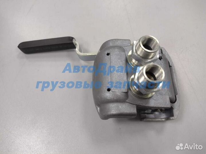 Быстросъемная соединительная головка на полуприцеп