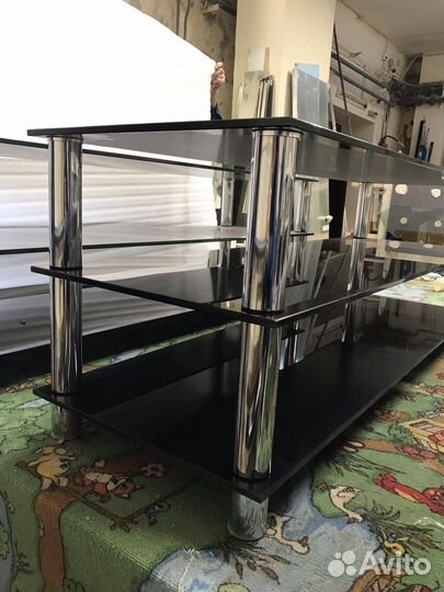 Стеклянная тумба для теливизора и аппаратуры