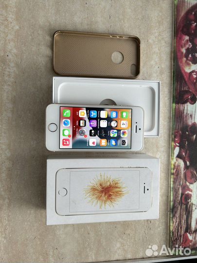 iPhone SE, 128 ГБ