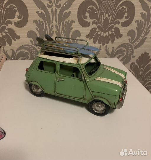 Коллекционная модель ретро автомобиля